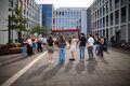 Zu einer Pflanzaktion waren alle Studierenden eingeladen